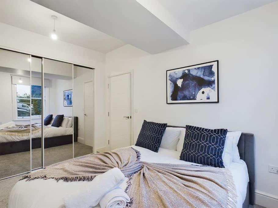 Ferienwohnung The Grove King Bed Wi-Fi Ev Charger Cheltenham Exterior foto