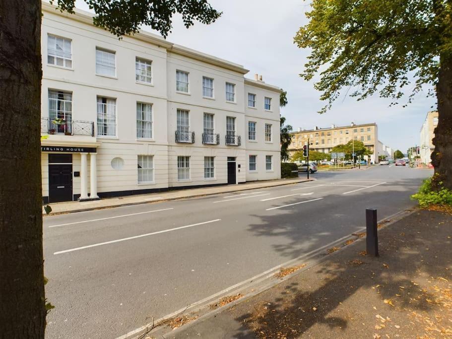 Ferienwohnung The Grove King Bed Wi-Fi Ev Charger Cheltenham Exterior foto