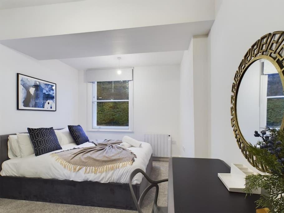 Ferienwohnung The Grove King Bed Wi-Fi Ev Charger Cheltenham Exterior foto
