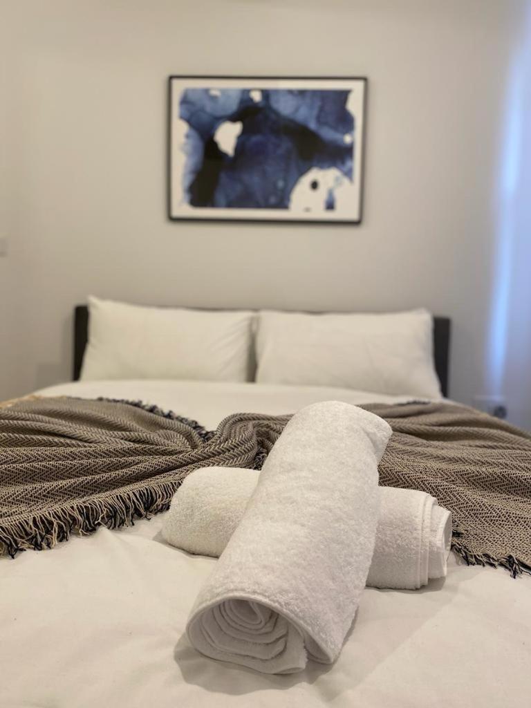 Ferienwohnung The Grove King Bed Wi-Fi Ev Charger Cheltenham Exterior foto