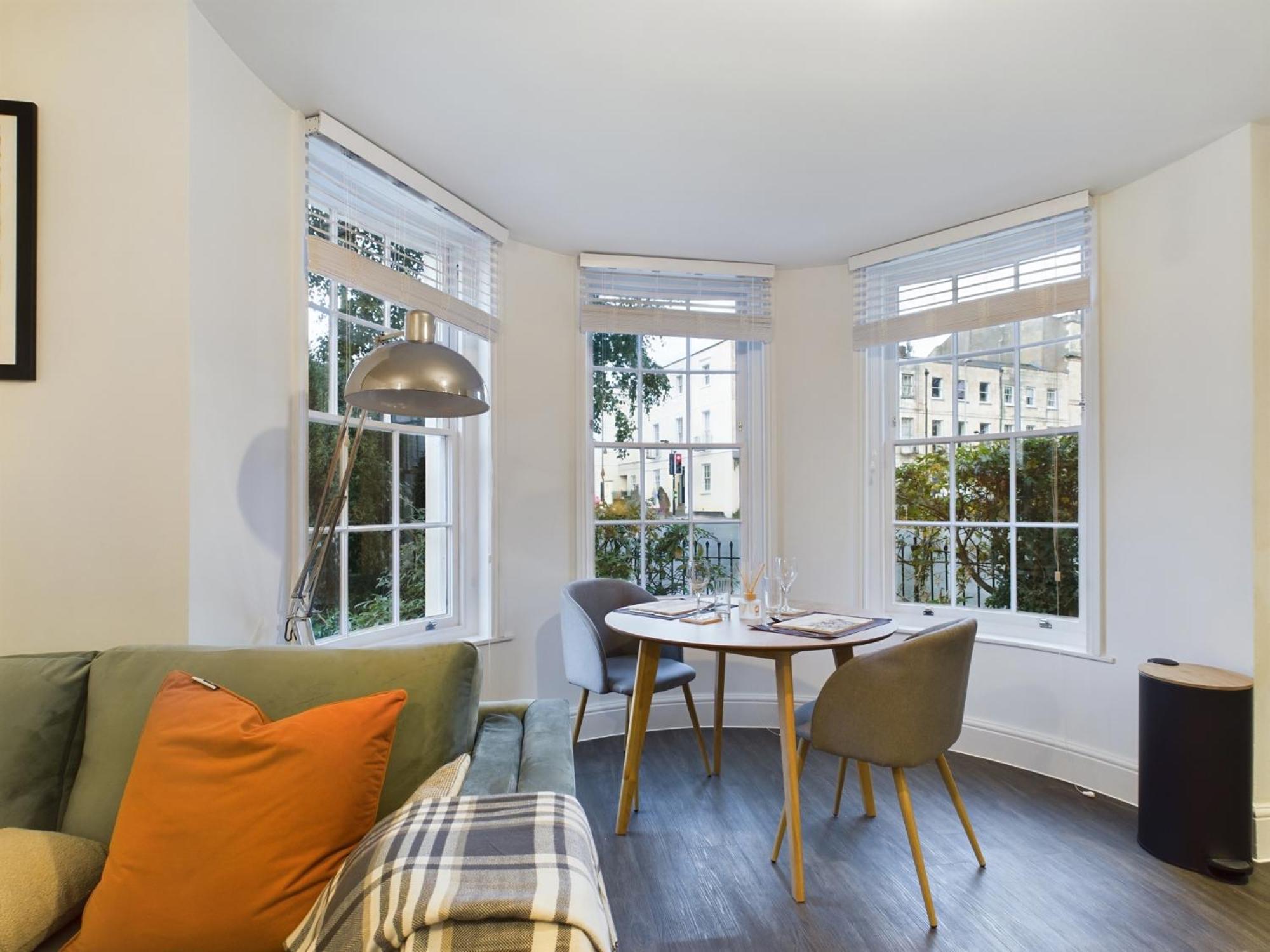 Ferienwohnung The Grove King Bed Wi-Fi Ev Charger Cheltenham Exterior foto